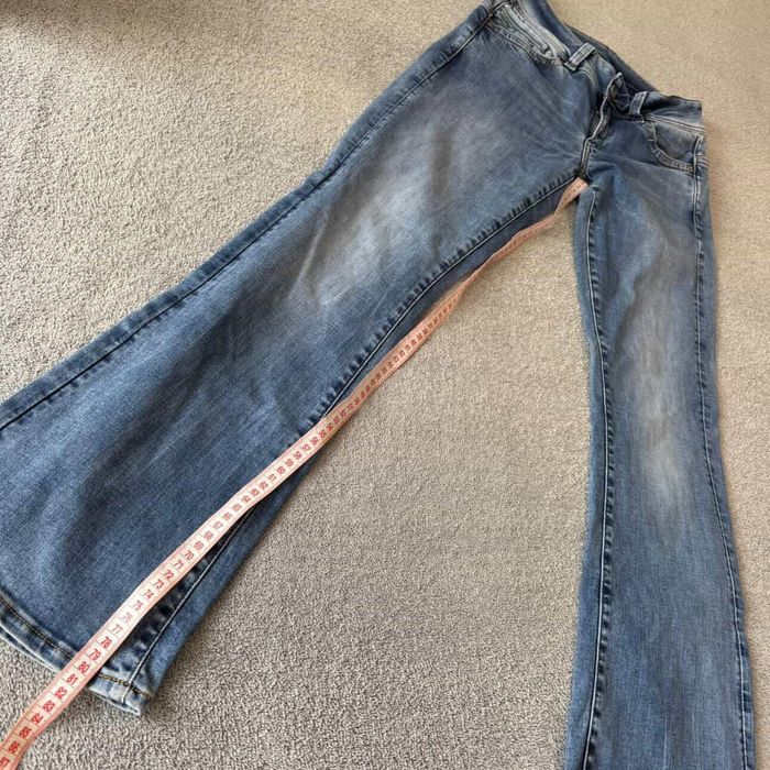 джинси кльош на низькій посадці