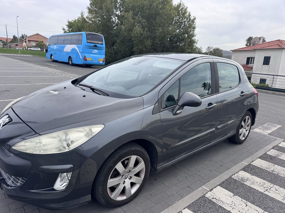 Peugeot 308 em bom estado geral