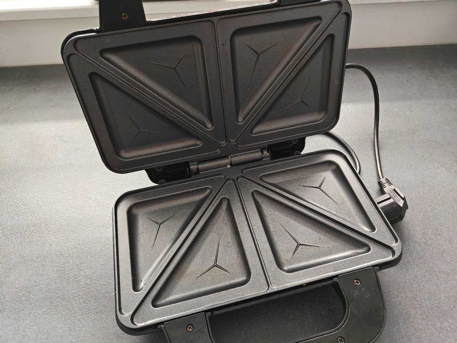 Opiekacz do kanapek ADLER AD3043 1300W max