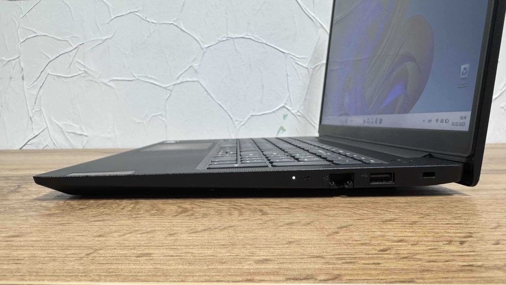 Lenovo V15 G4 – 15.6" Ryzen 7 7730u, 40GB RAM, 1TB SSD