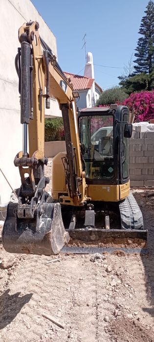 Giratória CAT- 5 Toneladas - R E S E R V A D A