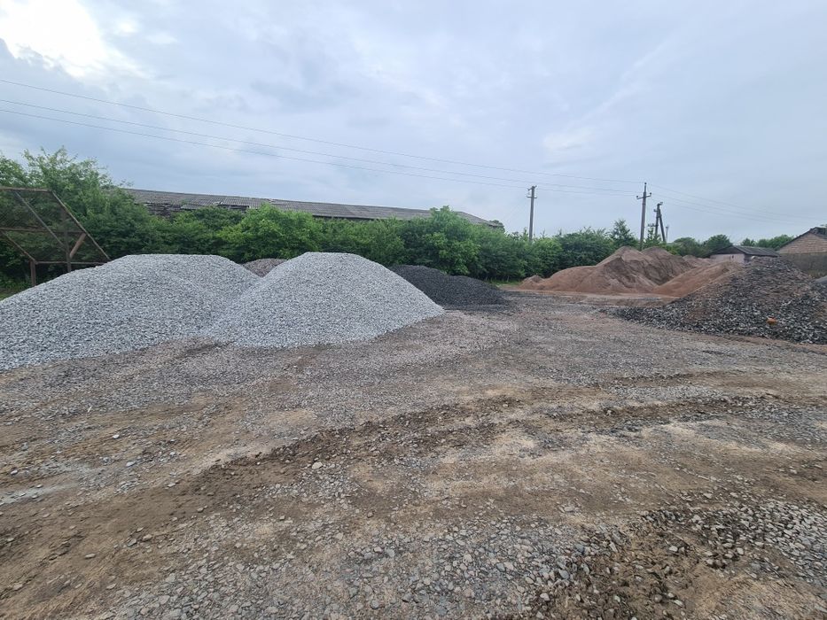 Радехів Щебінь(різних фракцій),відсів,пісок,бетон,послуги маніту