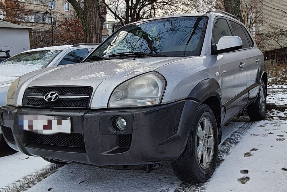 Hyundai Tucson 2 літра дизель механіка повний привід