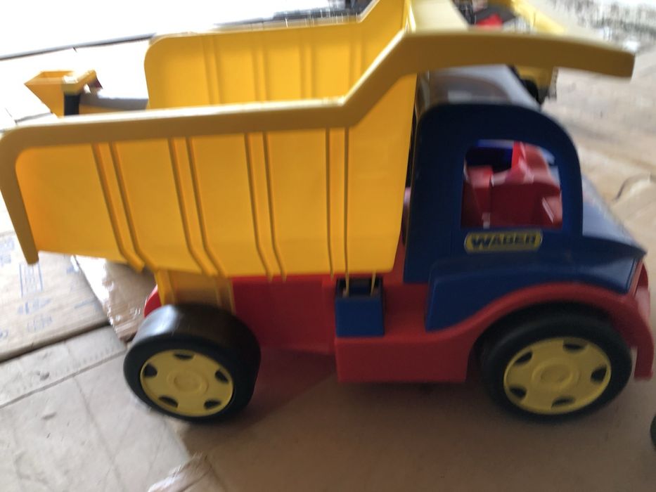 Машинки дитячі іграшкові