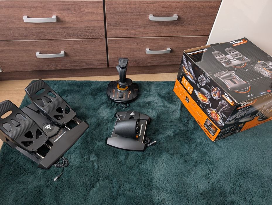 Zestaw symulacji lotu Thrustmaster T16000M