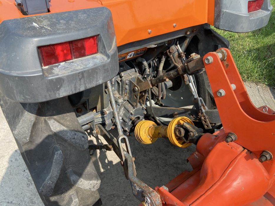 Трактор Hitachi NZ215, Японський міні трактор