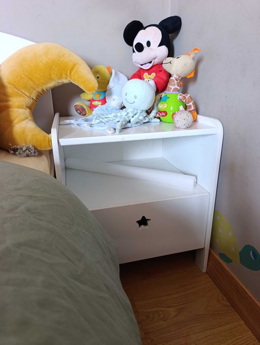 Cama larga com estrado e colchão