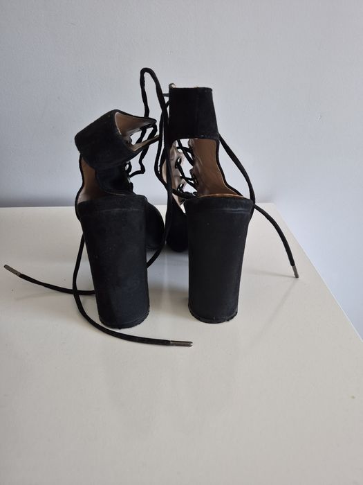 Buty botki odkryte palce