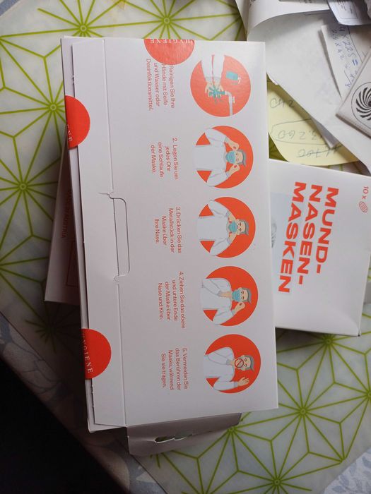 Захисні маски для дихання.