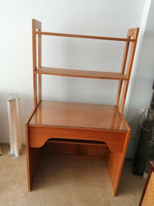 Secretaria com estante