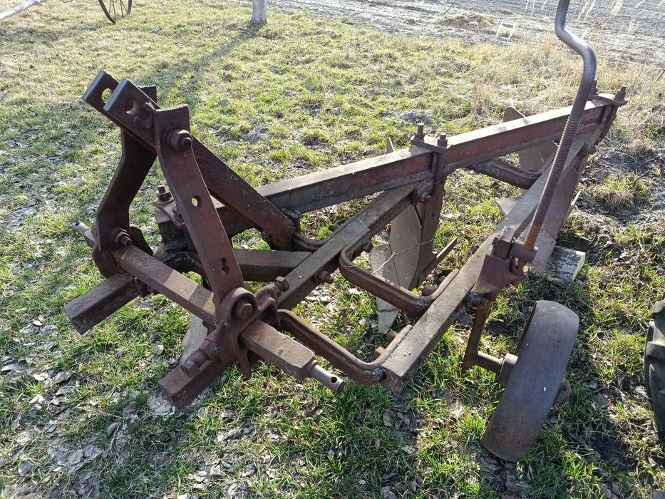 Плуг Плн 3 -35  в хорошому стані