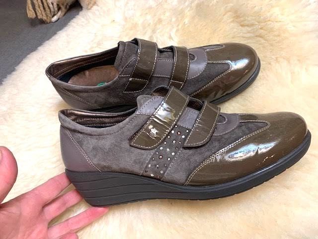 ортопедичные скечерсы на 41,кожа.Италия