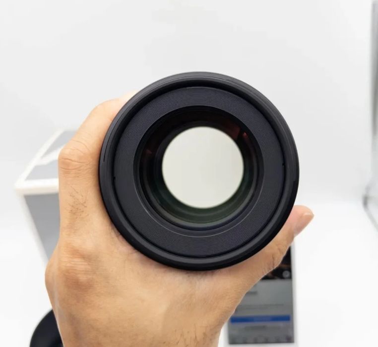 Samyang AF 85mm F1.4 EF