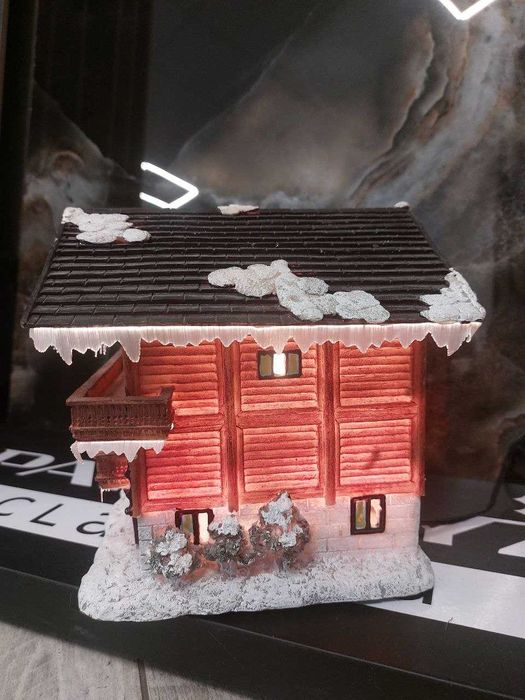 Новогодний керамический с подсветкой домик . Высота  20см ширина 17см