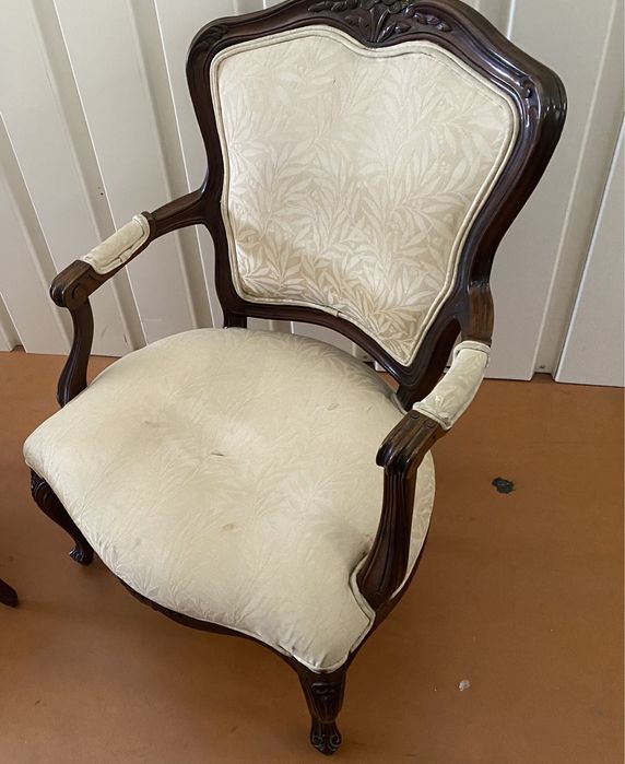 Dois cadeirões em óptimo estado.