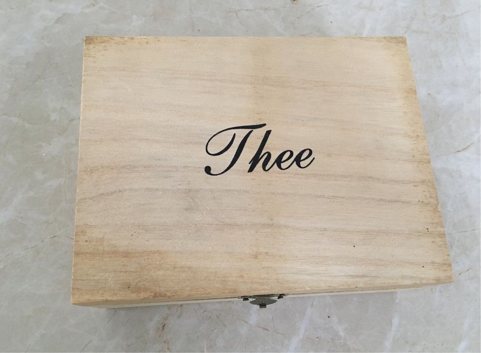 Drewniana skrzynka organizer na herbate