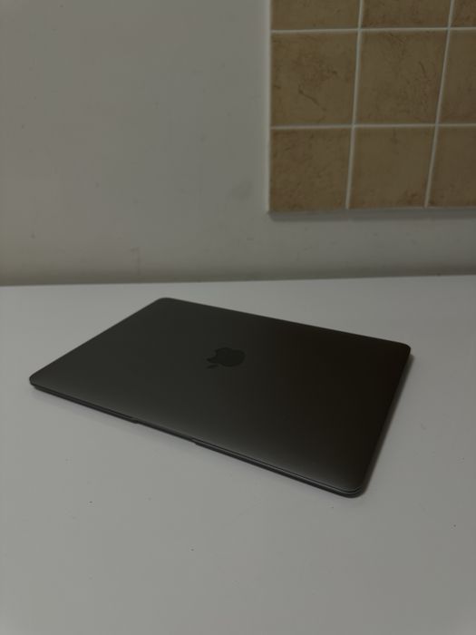 Apple MacBook Retina 12-inch (Early 2016) — 8GB RAM / 256GB SSD