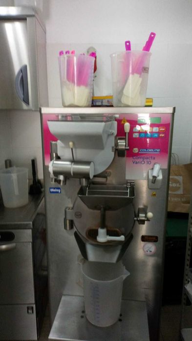 Trespasse Gelataria  Cafeteria com fabrico proprio de gelato Italiana
