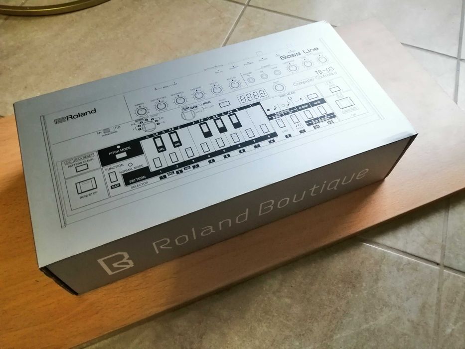 Sintetizador Roland TB-03 Bass Line (Novo)