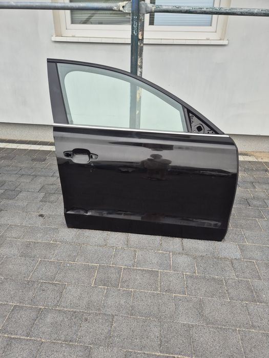 Drzwi prawe szyba listwa audi A8