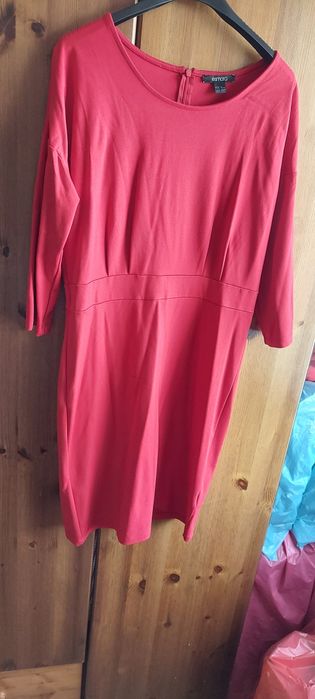 Sukienka czerwona Esmara