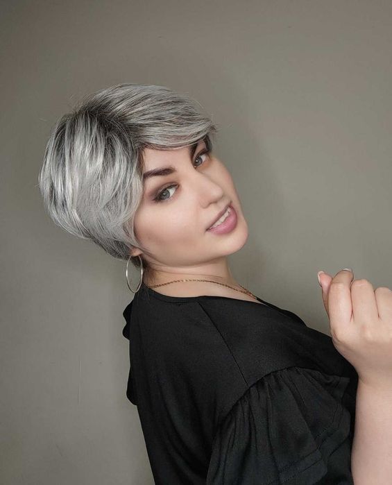 Peruka siwa srebrna cieniowana Pixie krótkie włosy jak naturalne wig