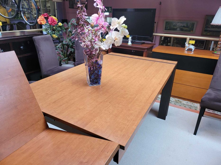 Mesa em madeira maciça - extensível - Muito bom estado geral - Só a m
