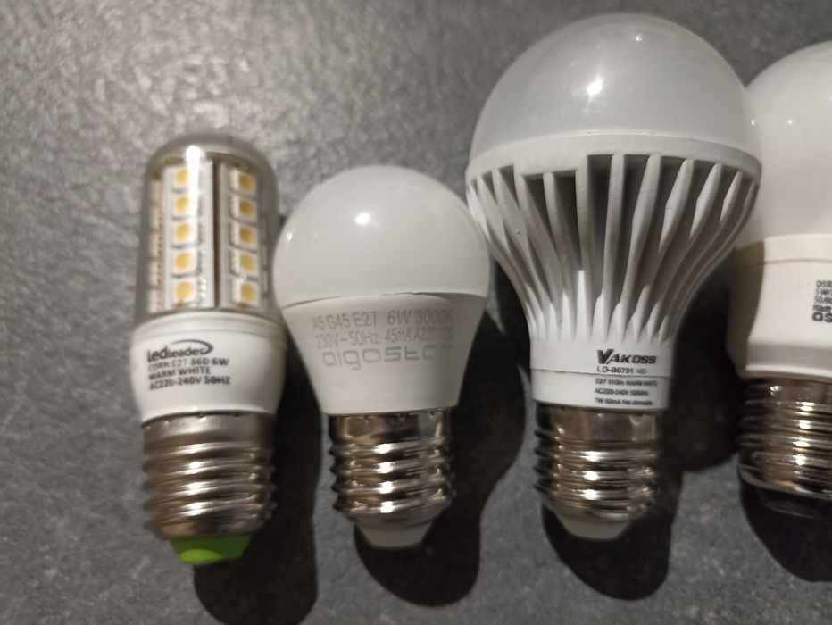 Żarówka LED - E27 - żarówki 7 +2szt - do piwnicy, na strych, na budowę