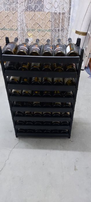 Garrafeira em fibra.