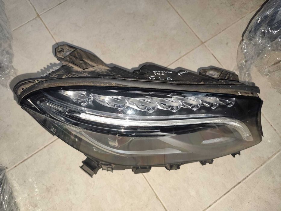 Mercedes GLA X156 - Farol Bi-Xenon Direito - FF910