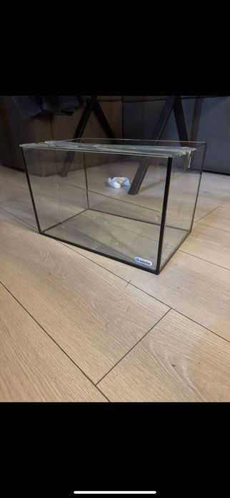 Аквариум для рыбок в хорошем состоянии