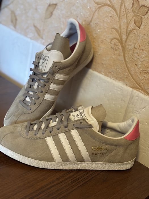 Продам кросівки жіночі