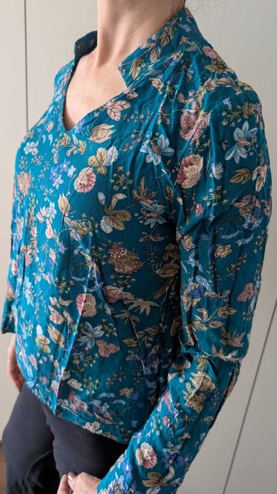 Blusa florida decote em V