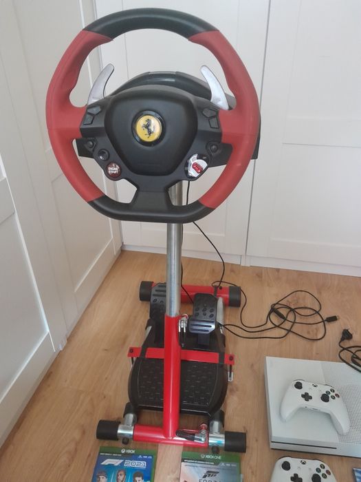 Xbox One S + Kierownica THRUSTMASTER Ferrari 458 Spider +stojak