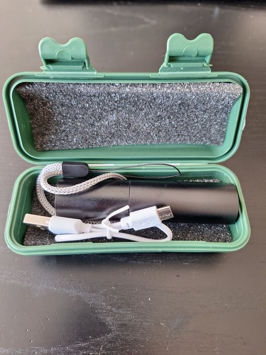 Latarka USB nowa