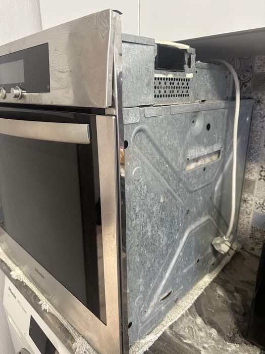 Духовка вбудована Miele H 4641 BP