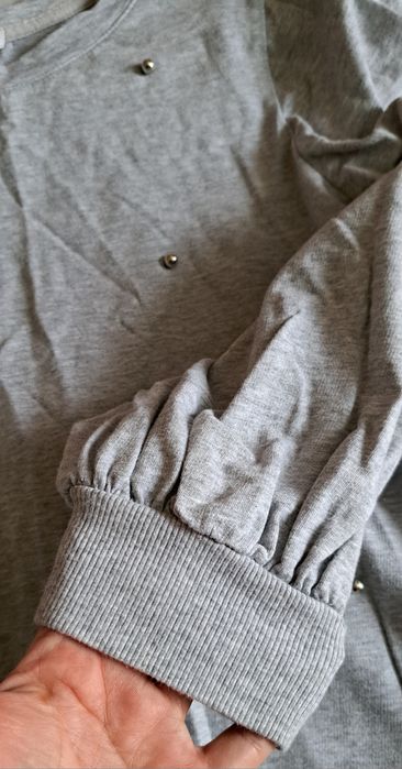 Reserved - sportowa sukienka z perełkami - Jasny szary XL