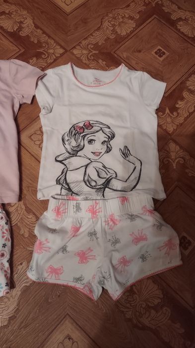 Продам костюмчик для маленькой Леди