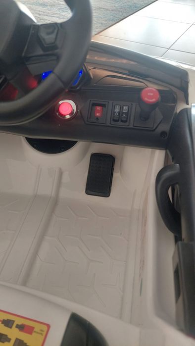 Lamborguinhi SVJ 12v com comando e Carregador