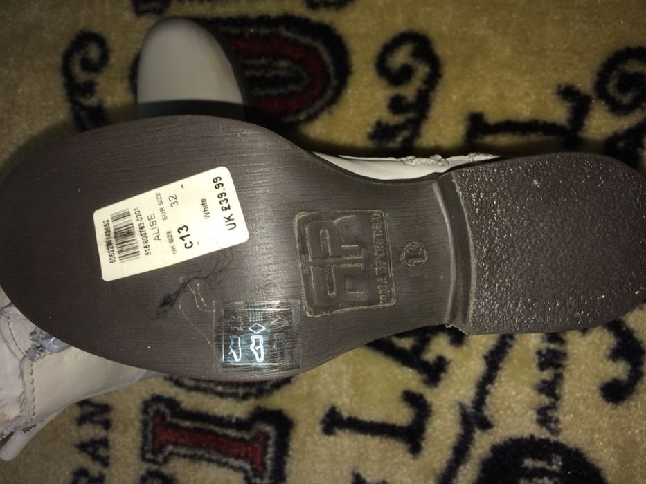Lote de Botas em pele 27 ao 35.