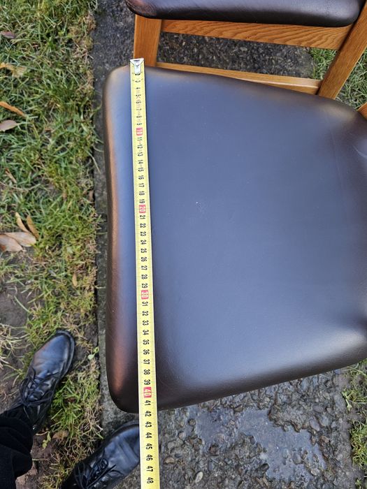 Крісло дерев'яне шкіряне