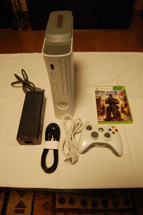 konsola Xbox 360, 120 GB, zasilacz, pad, kabel HDMI, gra