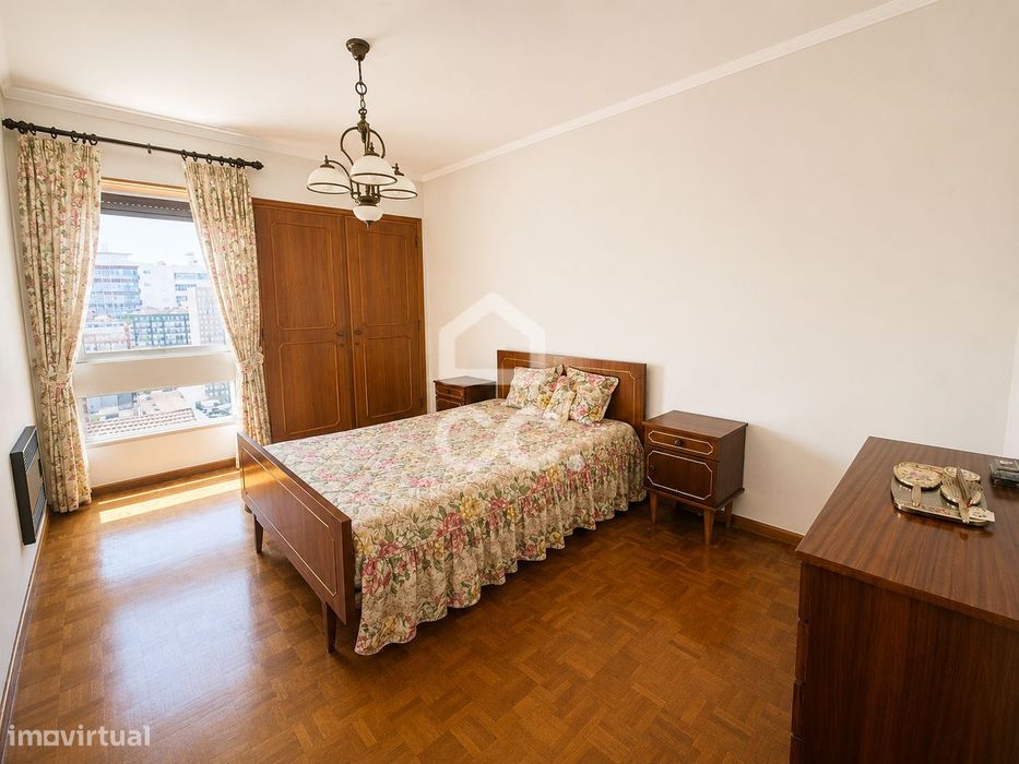 Apartamento T3 no centro de Alcobaça