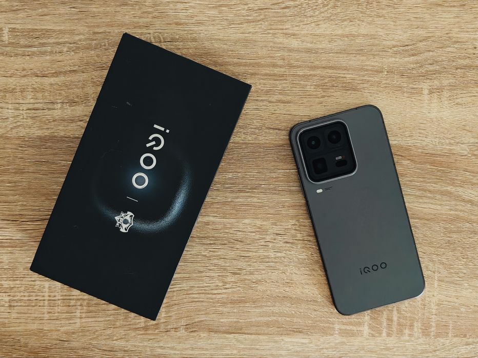 Vivo IQoo 15 Ultra - 16/512Gb - Preto