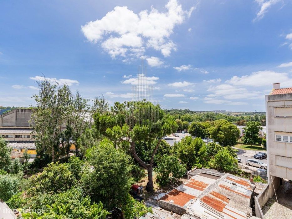 Apartamento T2+1 em Queluz