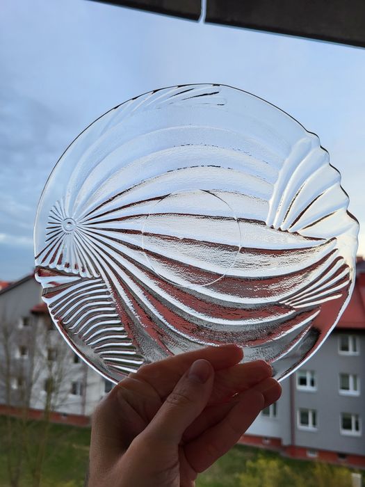Dwa szklane talerzyki deserowe rybki vintage 19,5 cm