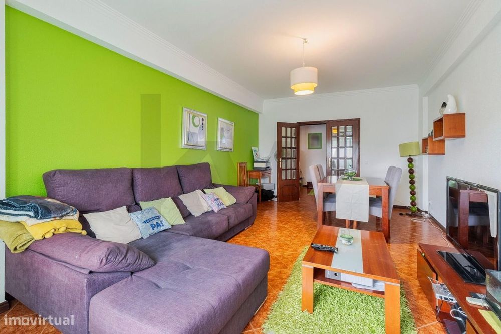 Apartamento T3 com Varanda e Vista para a Serra da Arrábida – Praça de