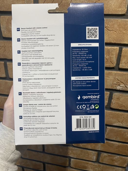 Наушники з мікрофоном