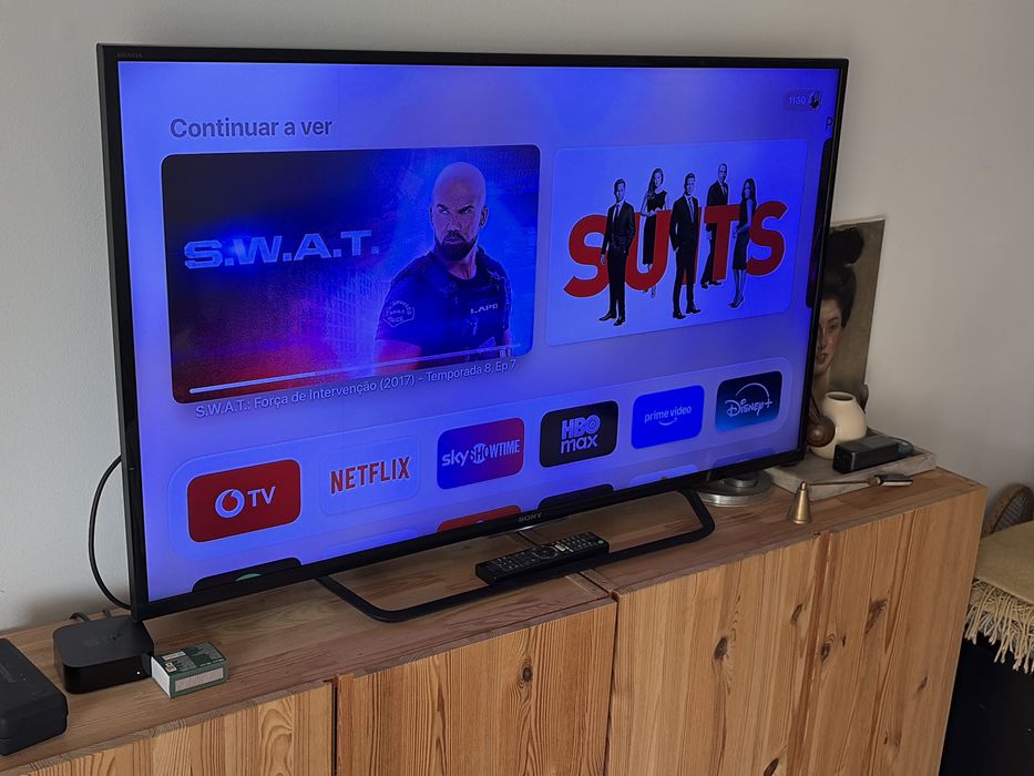 Sony 49” 4K – funcional com risco vertical no ecrã (ver fotos)