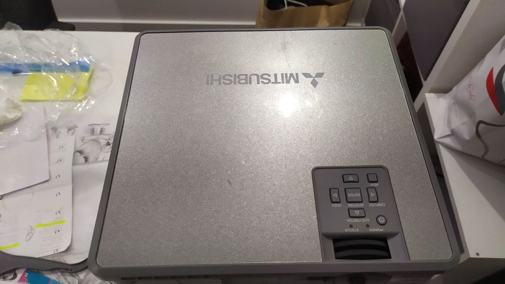 Vídeo Projetor Benq e Mitsubishi